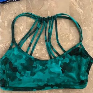 Lululemon lighten up sports bra size 4